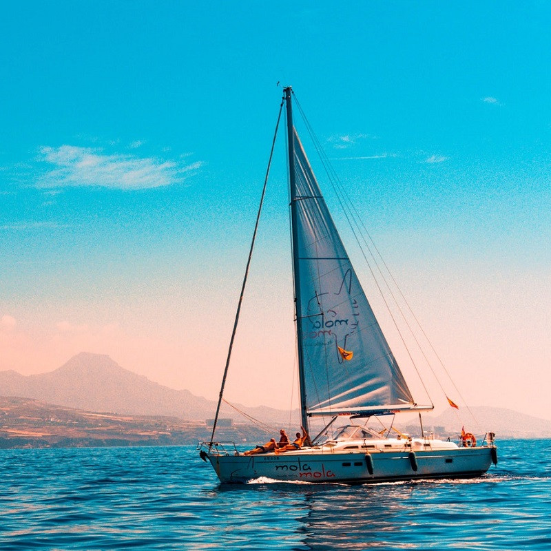 Sailing scene with a person wearing a breathable functional jacket