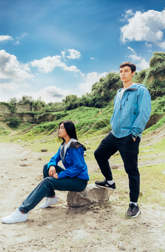 Man and woman wearing Hwafune mountaineering jackets in outdoor climbing scene